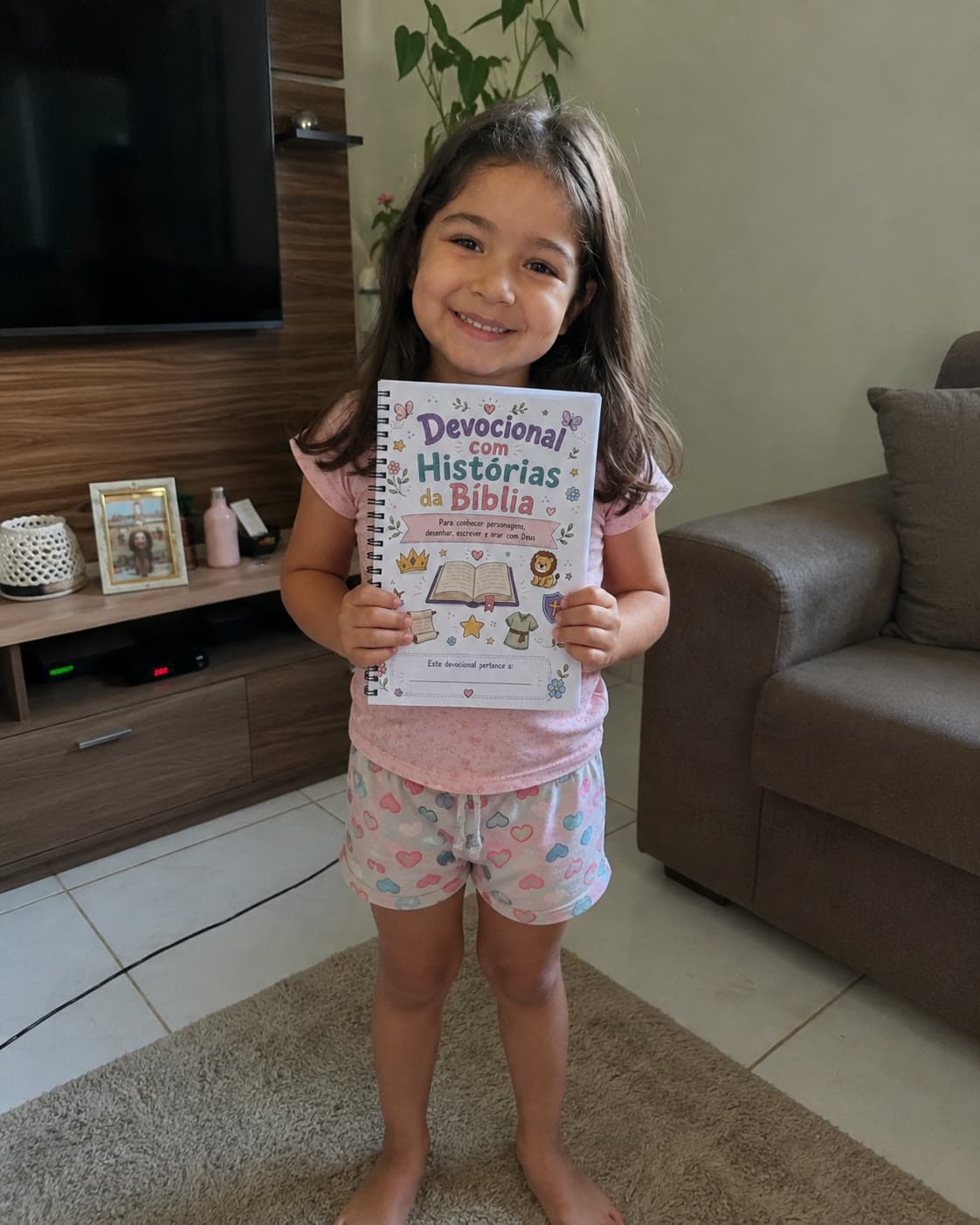 Criança fazendo a Jornada Devocional
