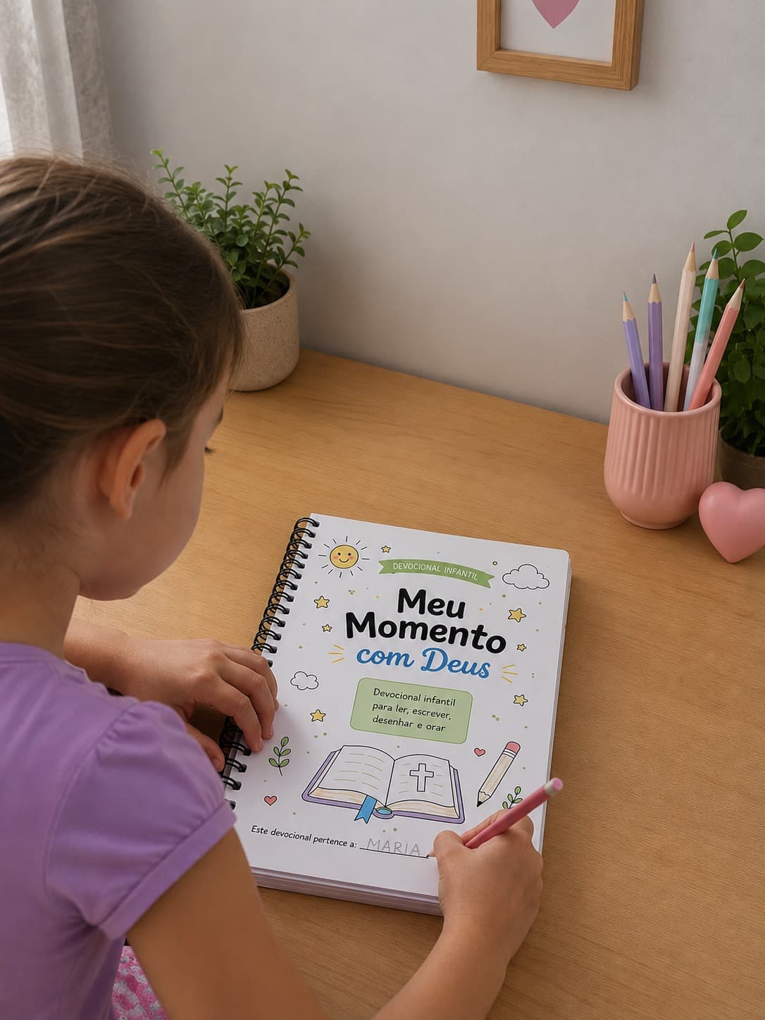 Criança fazendo a Jornada Devocional
